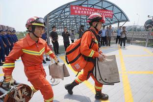 足协官方：无锡球员用手臂击打对方面部，停赛4场罚款4万